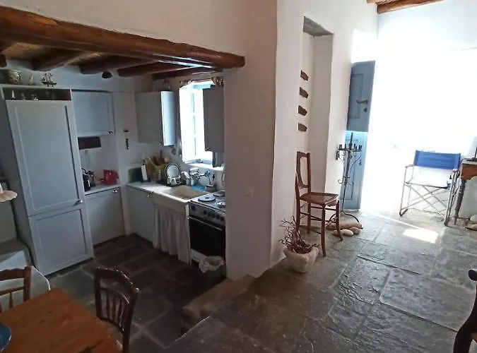 Vakantiehuis Traditional Stone House With Breathtaking View