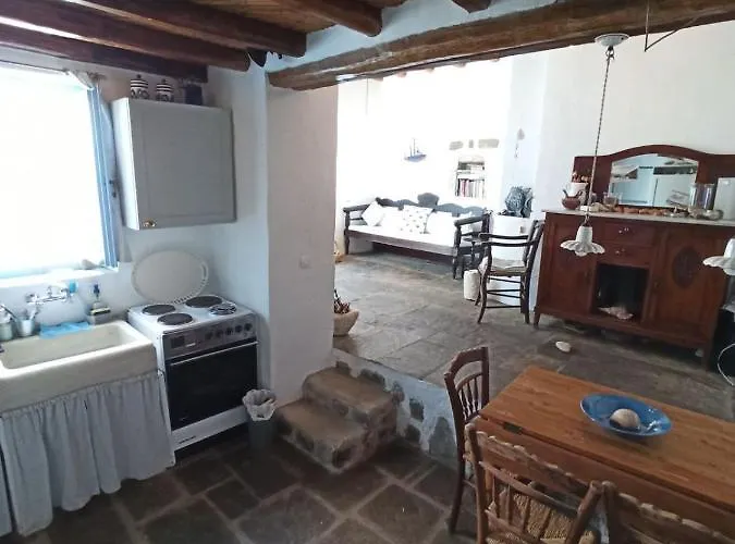 Traditional Stone House With Breathtaking View Vakantiehuis